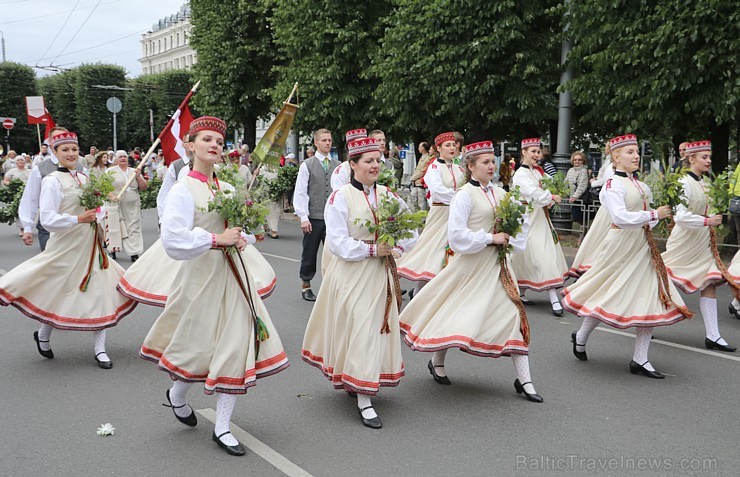 Dziesmu un deju svētku atklāšanas gājiens pulcē Rīgā visus Latvijas novadus (501-600) 227191
