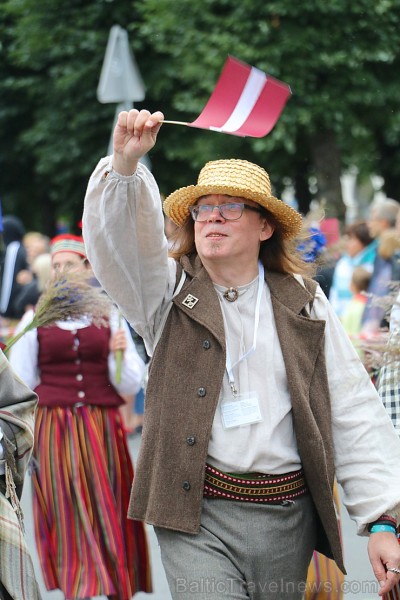 Dziesmu un deju svētku atklāšanas gājiens pulcē Rīgā visus Latvijas novadus (501-600) 227200