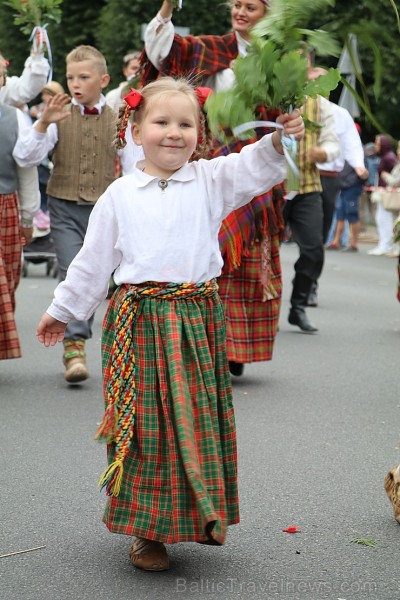 Dziesmu un deju svētku atklāšanas gājiens pulcē Rīgā visus Latvijas novadus (601-700) 227233