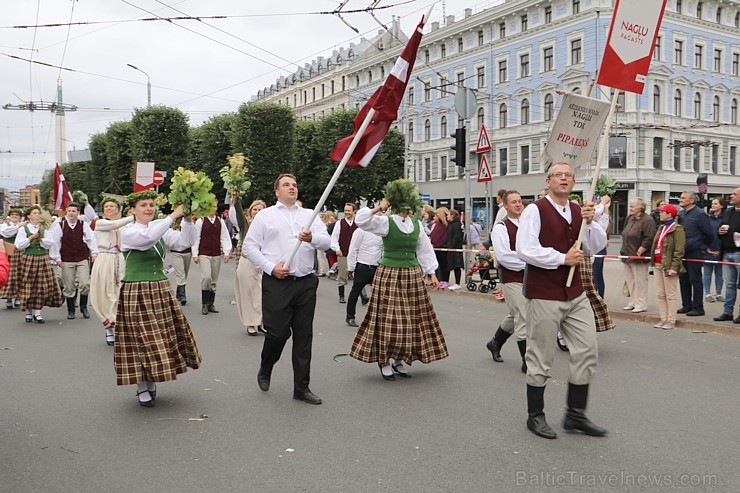Dziesmu un deju svētku atklāšanas gājiens pulcē Rīgā visus Latvijas novadus (601-700) 227371