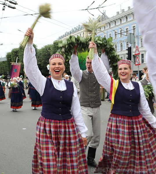 Dziesmu un deju svētku atklāšanas gājiens pulcē Rīgā visus Latvijas novadus (601-700) 227378