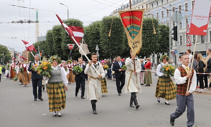 Dziesmu un deju svētku atklāšanas gājiens pulcē Rīgā visus Latvijas novadus (601-700) 227388