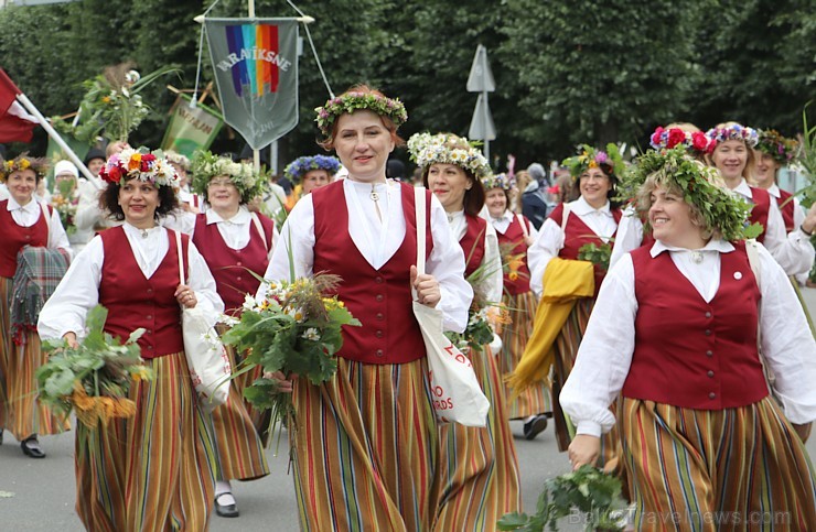 Dziesmu un deju svētku atklāšanas gājiens pulcē Rīgā visus Latvijas novadus (601-700) 227389
