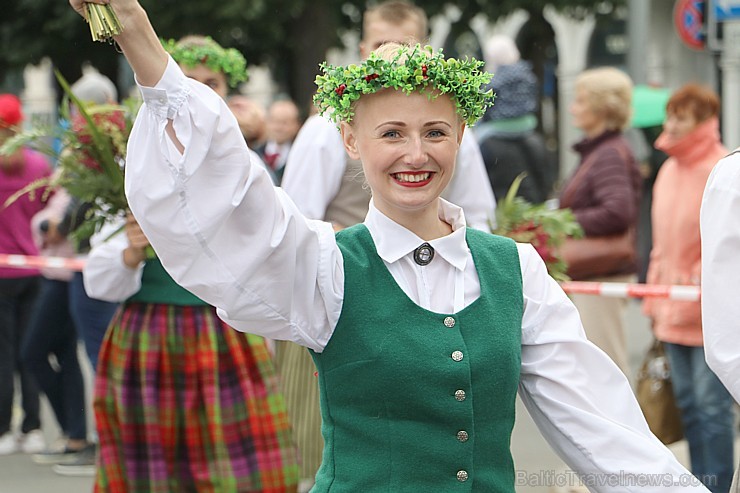 Dziesmu un deju svētku atklāšanas gājiens pulcē Rīgā visus Latvijas novadus (601-700) 227393