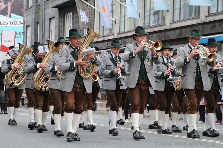 Dziesmu un deju svētku atklāšanas gājiens pulcē Rīgā visus Latvijas novadus (701-800) 227418