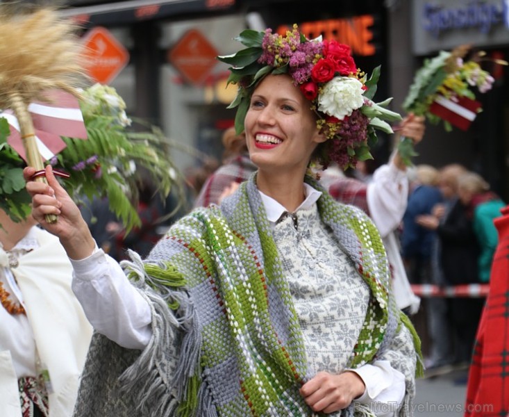Dziesmu un deju svētku atklāšanas gājiens pulcē Rīgā visus Latvijas novadus (701-800) 227442