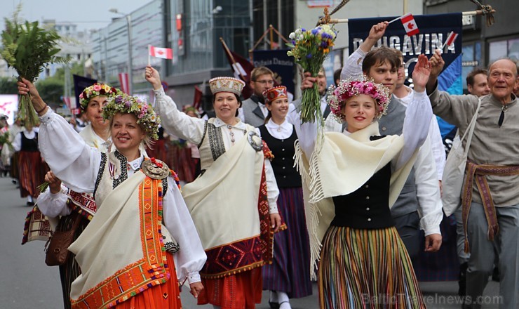 Dziesmu un deju svētku atklāšanas gājiens pulcē Rīgā visus Latvijas novadus (701-800) 227446