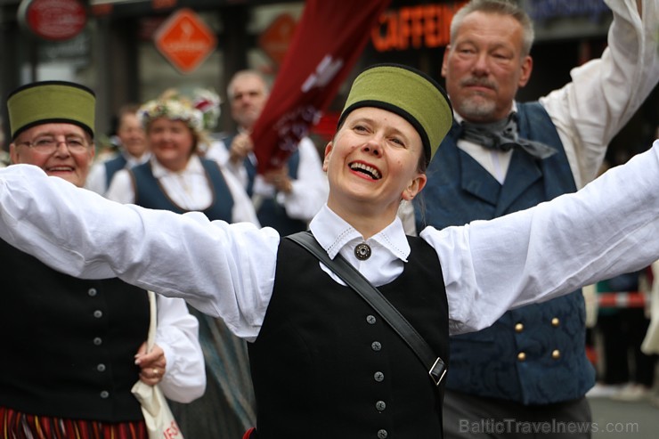 Dziesmu un deju svētku atklāšanas gājiens pulcē Rīgā visus Latvijas novadus (701-800) 227450
