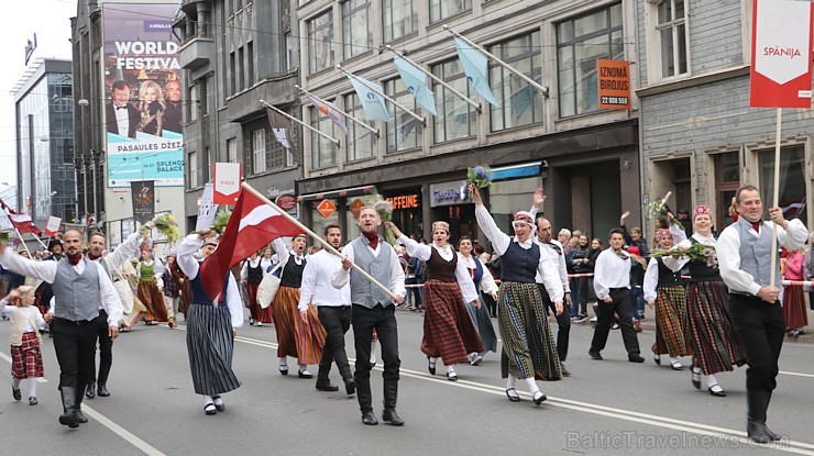Dziesmu un deju svētku atklāšanas gājiens pulcē Rīgā visus Latvijas novadus (701-800) 227491