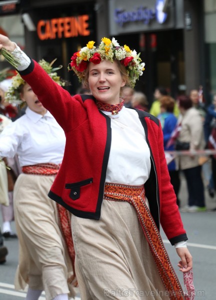 Dziesmu un deju svētku atklāšanas gājiens pulcē Rīgā visus Latvijas novadus (801-845) 227563