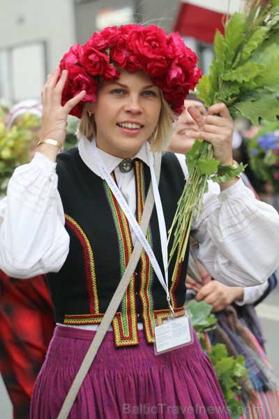 Dziesmu un deju svētku atklāšanas gājiens pulcē Rīgā visus Latvijas novadus (801-845) 227568