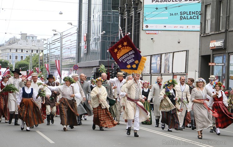 Dziesmu un deju svētku atklāšanas gājiens pulcē Rīgā visus Latvijas novadus (801-845) 227578