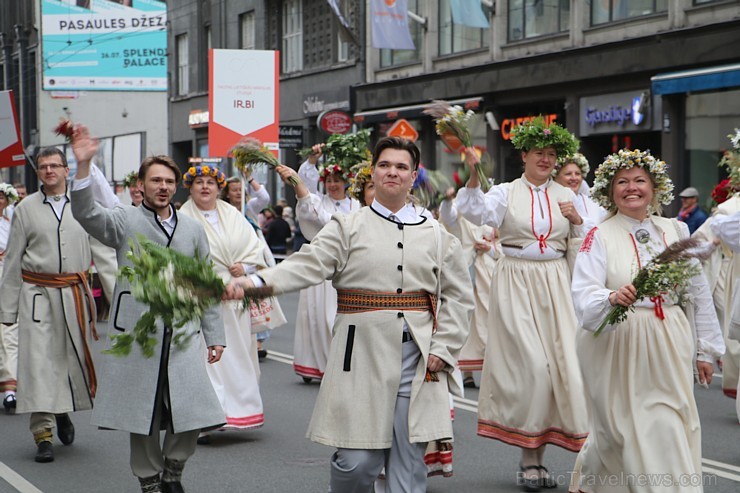 Dziesmu un deju svētku atklāšanas gājiens pulcē Rīgā visus Latvijas novadus (801-845) 227622