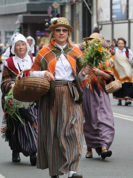Dziesmu un deju svētku atklāšanas gājiens pulcē Rīgā visus Latvijas novadus (801-845) 227623