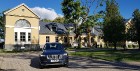 Travelnews.lv ar jauno «Volvo XC90» izbauda Skrundas muižas viesmīlību 2