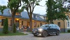 Travelnews.lv ar jauno «Volvo XC90» izbauda Skrundas muižas viesmīlību 56
