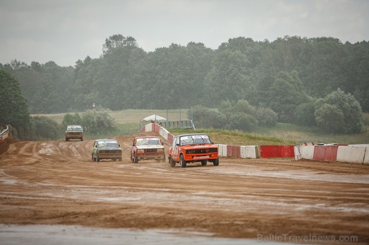 Bauskas dubļos notiek Latvijas rallijkrosa 4.posms 229999