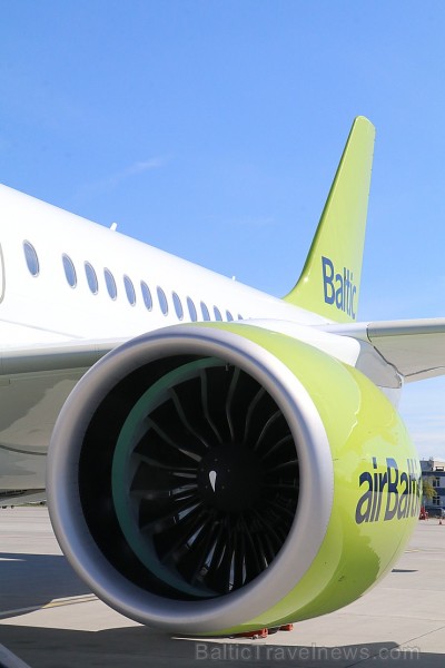 Travelnews.lv iepazīst «airBaltic» jauno lidmašīnu «Airbus A220-300». Atbalsta: Starptautiskā lidosta «Rīga» 230995