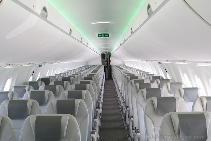 Travelnews.lv iepazīst «airBaltic» jauno lidmašīnu «Airbus A220-300». Atbalsta: Starptautiskā lidosta «Rīga» 231002