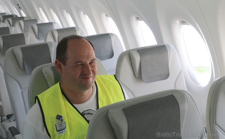 Travelnews.lv iepazīst «airBaltic» jauno lidmašīnu «Airbus A220-300». Atbalsta: Starptautiskā lidosta «Rīga» 231004