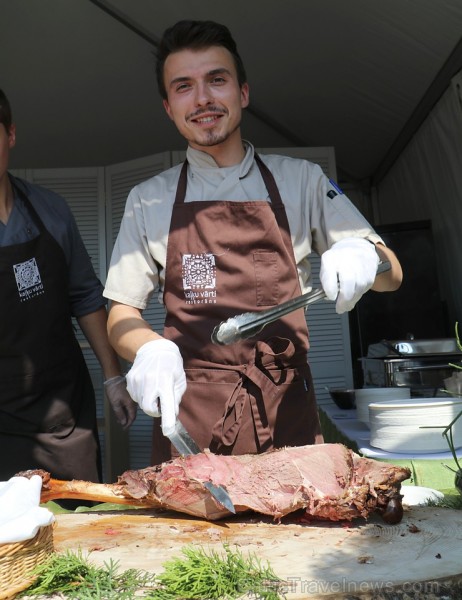 Rīdzinieki un galvaspilsētas viesi 18.08.2018 Spīķeros ar lielu baudu apmeklēja «Rīgas svētku restorāns» pasākumu. Restorāns «Kaļķu vārti» 231124