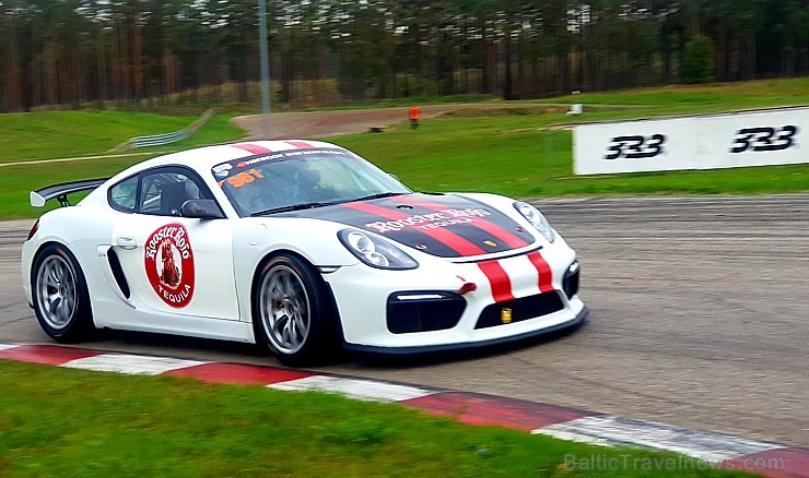 Travelnews.lv 5.09.2018 dodas sacīkšu trasē 333 ar īstu sporta vāģi «Porsche Cayman GT4». Atbalsta: Amber Beverage Group 232756