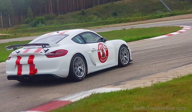 Travelnews.lv 5.09.2018 dodas sacīkšu trasē 333 ar īstu sporta vāģi «Porsche Cayman GT4». Atbalsta: Amber Beverage Group 232757