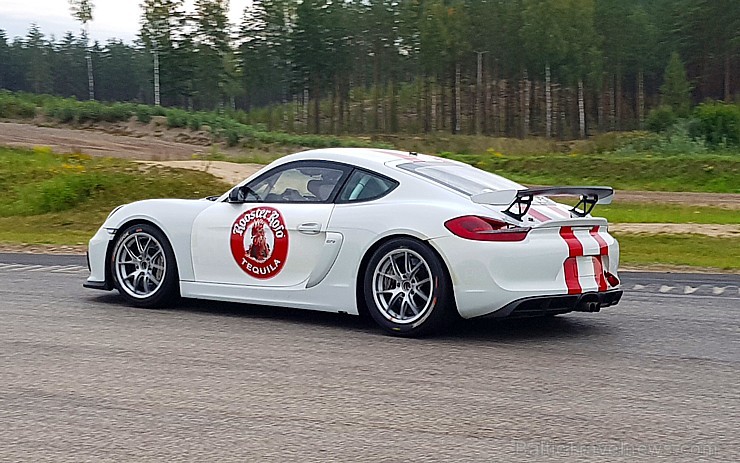 Travelnews.lv 5.09.2018 dodas sacīkšu trasē 333 ar īstu sporta vāģi «Porsche Cayman GT4». Atbalsta: Amber Beverage Group 232760