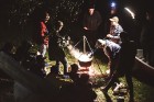 Bārmeņi nakts tumsā iepazīst jaunu, Latvijā ražotu, džinu un izbauda vēžus 24