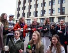 Lai stiprinātu esošās un radītu jaunas putras ēšanas tradīcijas, Starptautiskajā Putras dienā Rīgas centrā vēra vaļā Simtgades putras vēstniecību 15