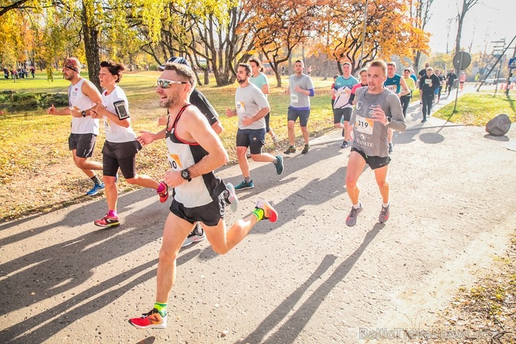 Skriešanas seriāla «Bigbank Skrien Latvija» noslēgums vairāk kā 3000 Siguldas pusmaratona dalībniekiem paliks atmiņā kā zelta rudens tā viskrāšņākajā  235150