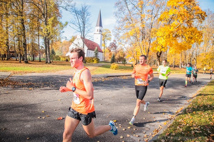Skriešanas seriāla «Bigbank Skrien Latvija» noslēgums vairāk kā 3000 Siguldas pusmaratona dalībniekiem paliks atmiņā kā zelta rudens tā viskrāšņākajā  235160