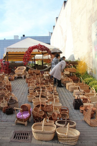 Katra oktobra otrajā sestdienā Valmieras rātslaukumā pilsētas viesi tiek aicināti uz pamatīgu andeli tradicionālajā Simjūda gadatirgū, kas vēsturiski  235171