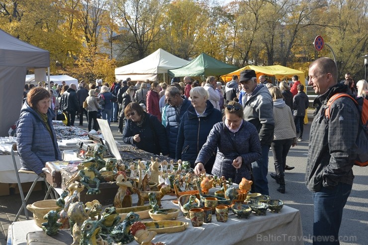 Katra oktobra otrajā sestdienā Valmieras rātslaukumā pilsētas viesi tiek aicināti uz pamatīgu andeli tradicionālajā Simjūda gadatirgū, kas vēsturiski  235179
