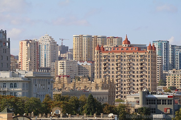 Jaunavas tornis vecpilsētā ir galvenais Baku simbols ar burvīgu pilsētas panorāmas skata laukumu. Sadarbībā ar Latvijas vēstniecību Azerbaidžānā un tū 236623