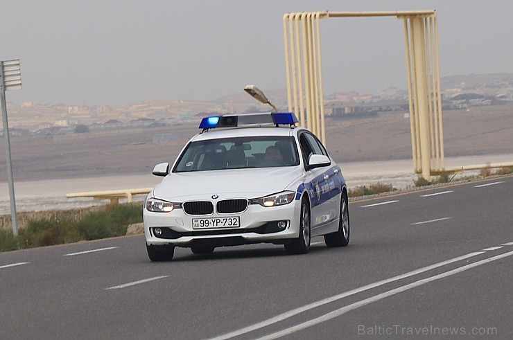 Travelnews.lv iepazīst degošu zemi, sāls ezeru un policiju Baku tuvumā. Sadarbībā ar Latvijas vēstniecību Azerbaidžānā un tūrisma firmu «RANTUR Travel 236706