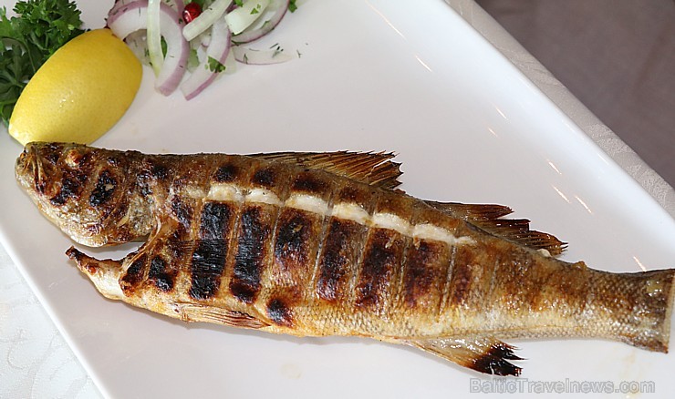 Travelnews.lv apmeklē Baku labāko zivju restorānu «Nar & Sharab». Sadarbībā ar Latvijas vēstniecību Azerbaidžānā un tūrisma firmu «RANTUR Travel Agenc 236878