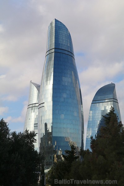 Debesskrāpju komplekss «Liesmas torņi» ir kļuvuši par Baku simbolu. Sadarbībā ar Latvijas vēstniecību Azerbaidžānā un tūrisma firmu «RANTUR Travel Age 237254