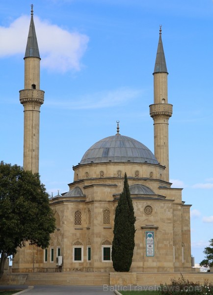 Debesskrāpju komplekss «Liesmas torņi» ir kļuvuši par Baku simbolu. Sadarbībā ar Latvijas vēstniecību Azerbaidžānā un tūrisma firmu «RANTUR Travel Age 237262