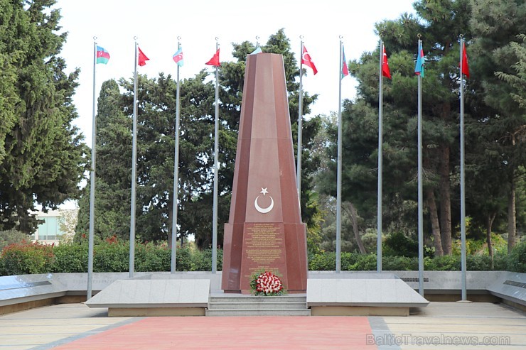 Debesskrāpju komplekss «Liesmas torņi» ir kļuvuši par Baku simbolu. Sadarbībā ar Latvijas vēstniecību Azerbaidžānā un tūrisma firmu «RANTUR Travel Age 237264