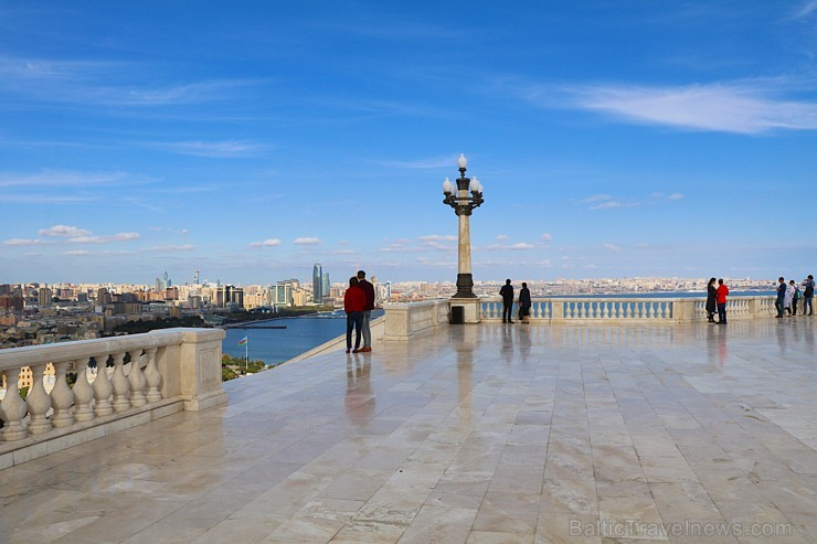 Debesskrāpju komplekss «Liesmas torņi» ir kļuvuši par Baku simbolu. Sadarbībā ar Latvijas vēstniecību Azerbaidžānā un tūrisma firmu «RANTUR Travel Age 237268