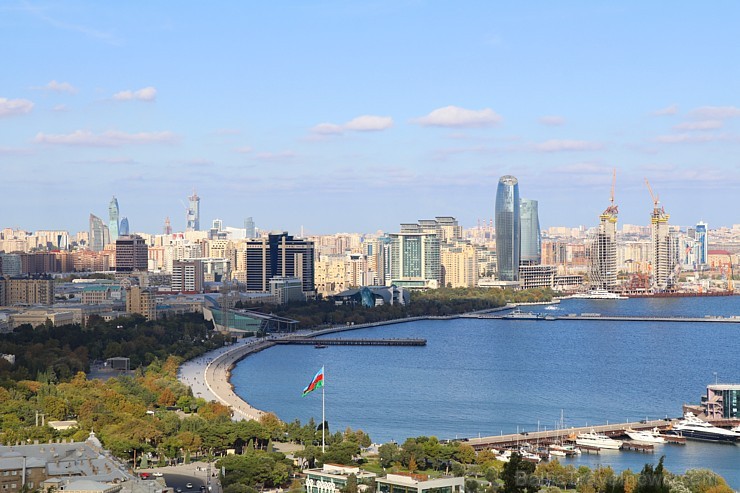 Debesskrāpju komplekss «Liesmas torņi» ir kļuvuši par Baku simbolu. Sadarbībā ar Latvijas vēstniecību Azerbaidžānā un tūrisma firmu «RANTUR Travel Age 237269