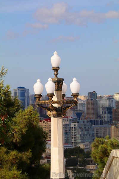 Debesskrāpju komplekss «Liesmas torņi» ir kļuvuši par Baku simbolu. Sadarbībā ar Latvijas vēstniecību Azerbaidžānā un tūrisma firmu «RANTUR Travel Age 237275
