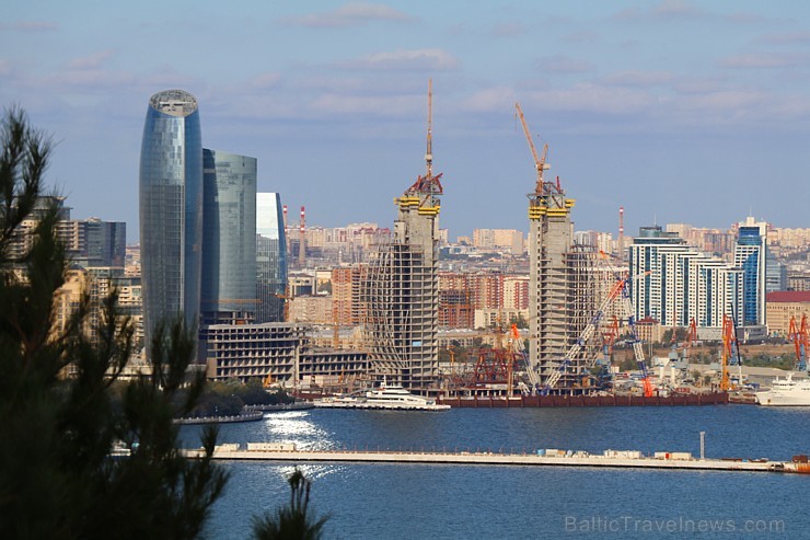 Debesskrāpju komplekss «Liesmas torņi» ir kļuvuši par Baku simbolu. Sadarbībā ar Latvijas vēstniecību Azerbaidžānā un tūrisma firmu «RANTUR Travel Age 237280