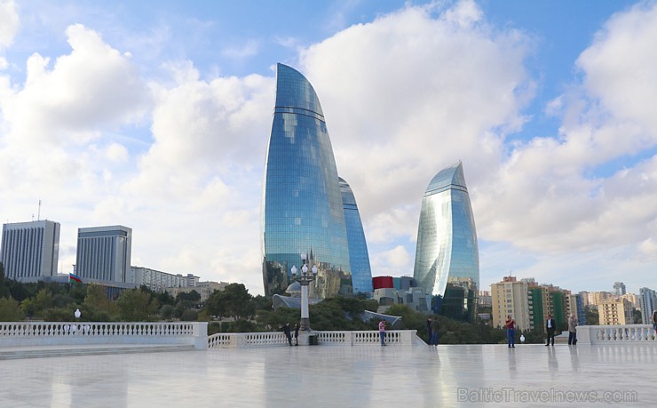 Debesskrāpju komplekss «Liesmas torņi» ir kļuvuši par Baku simbolu. Sadarbībā ar Latvijas vēstniecību Azerbaidžānā un tūrisma firmu «RANTUR Travel Age 237290