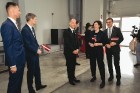 Latvijas lidsabiedrība airBaltic pasniedza unikālu dāvanu Latvijai simtgadē – lidmašīnu ar īpašo krāsojumu. airBaltic Airbus A220-300 lidmašīnu ar reģ 4