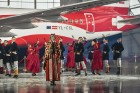 Latvijas lidsabiedrība airBaltic pasniedza unikālu dāvanu Latvijai simtgadē – lidmašīnu ar īpašo krāsojumu. airBaltic Airbus A220-300 lidmašīnu ar reģ 10