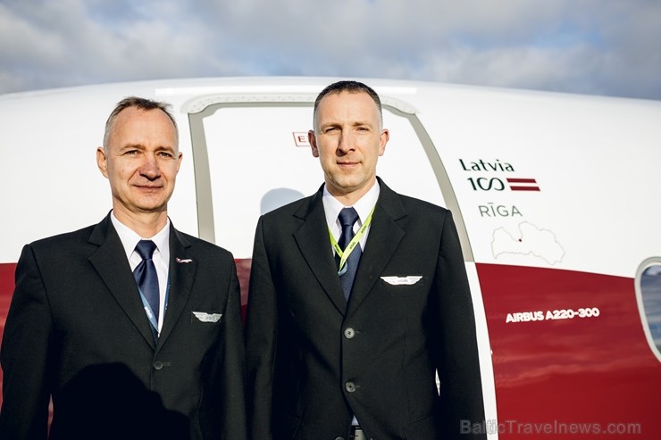 Latvijas nacionālā lidsabiedrība «airBaltic» 18. novembrī pirmo reizi piedalījās svinīgajā parādē ar «Airbus A220-300» lidmašīnu, kuru rotā sarkanbalt 238706