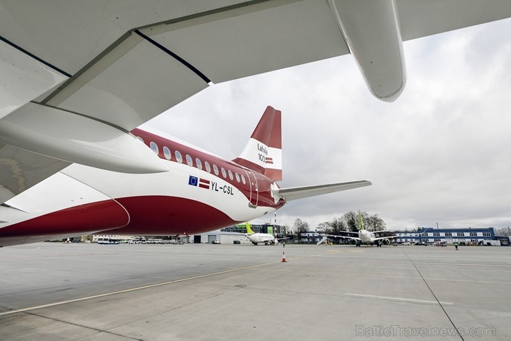 Latvijas nacionālā lidsabiedrība «airBaltic» 18. novembrī pirmo reizi piedalījās svinīgajā parādē ar «Airbus A220-300» lidmašīnu, kuru rotā sarkanbalt 238707