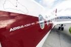 Latvijas nacionālā lidsabiedrība «airBaltic» 18. novembrī pirmo reizi piedalījās svinīgajā parādē ar «Airbus A220-300» lidmašīnu, kuru rotā sarkanbalt 15